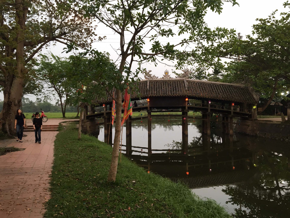 承天顺化省240多年历史的青全廊桥。越通社记者 日英 摄