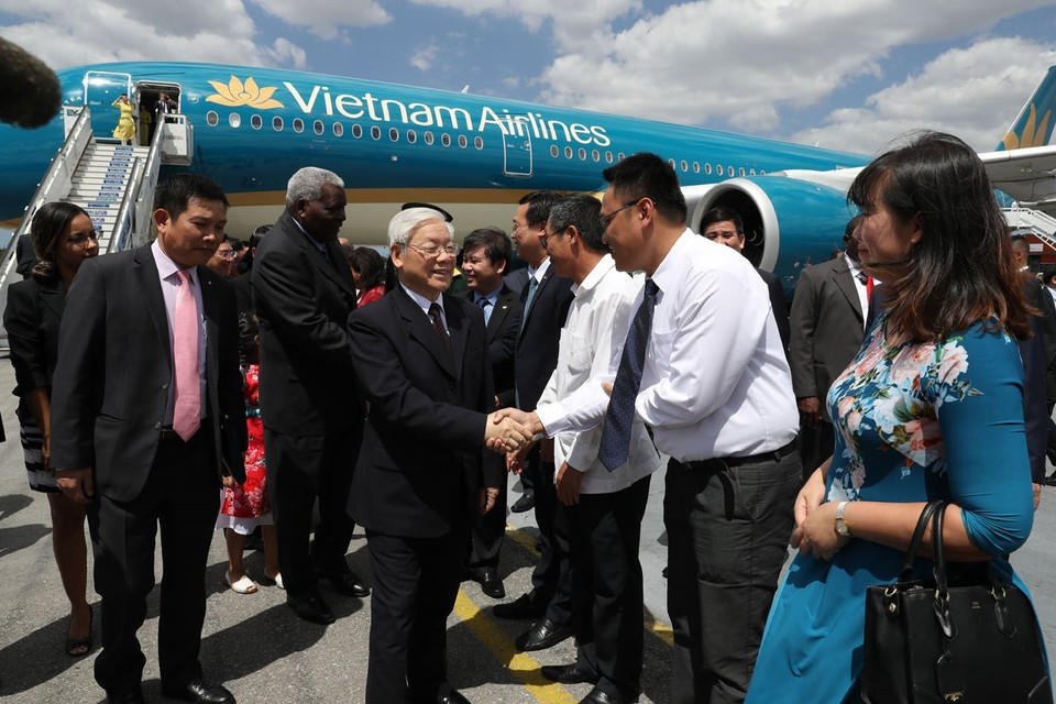 越共中央总书记阮富仲抵达何塞·马蒂国际机场。越通社记者 智勇 摄