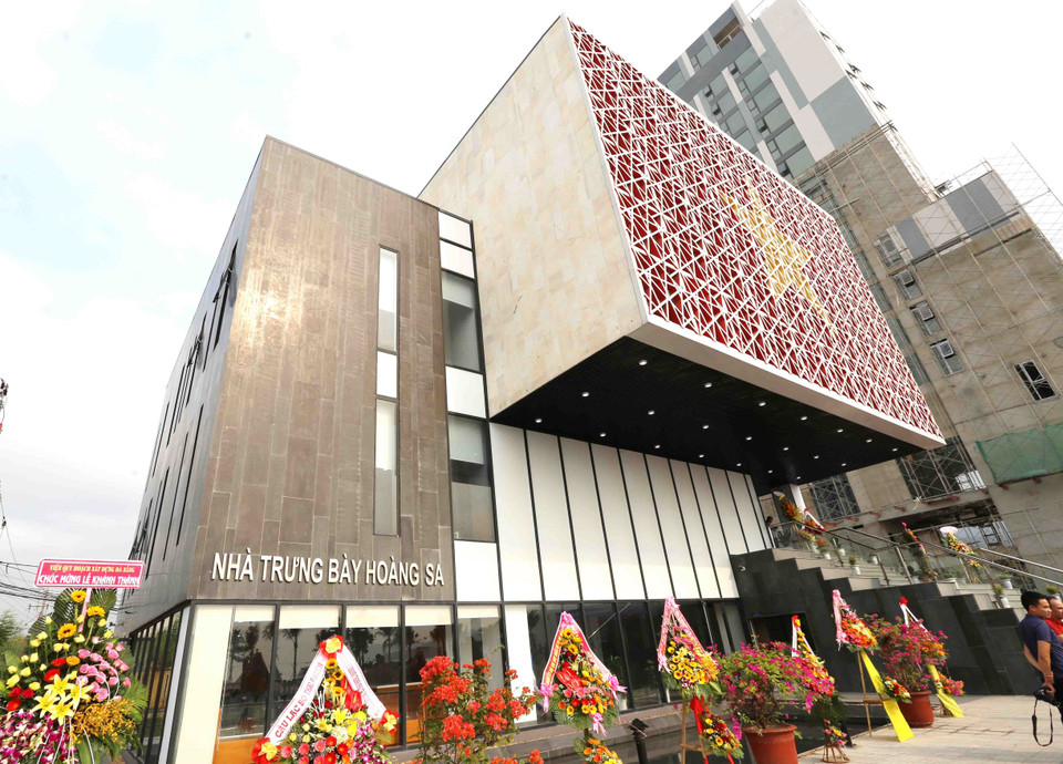黄沙陈列馆自2015年7月12日开始动工兴建，投资总额为433亿越盾，总占地面积1269平方米，总建筑面积1824平方米,建筑高度4层,高约 18.2米。越通社记者 陈黎林 摄 