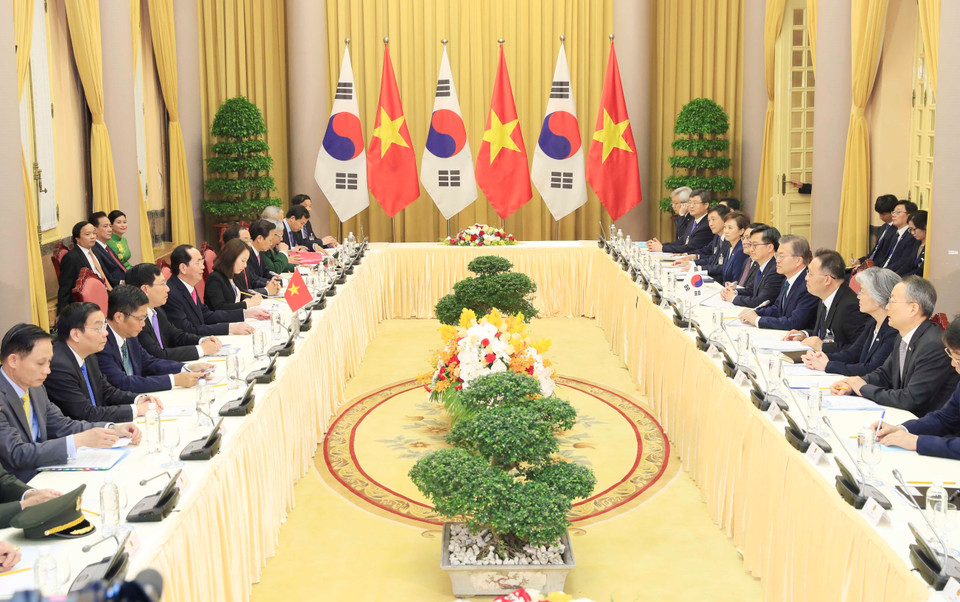 陈大光与文在寅举行会谈。越通社记者 颜创 摄