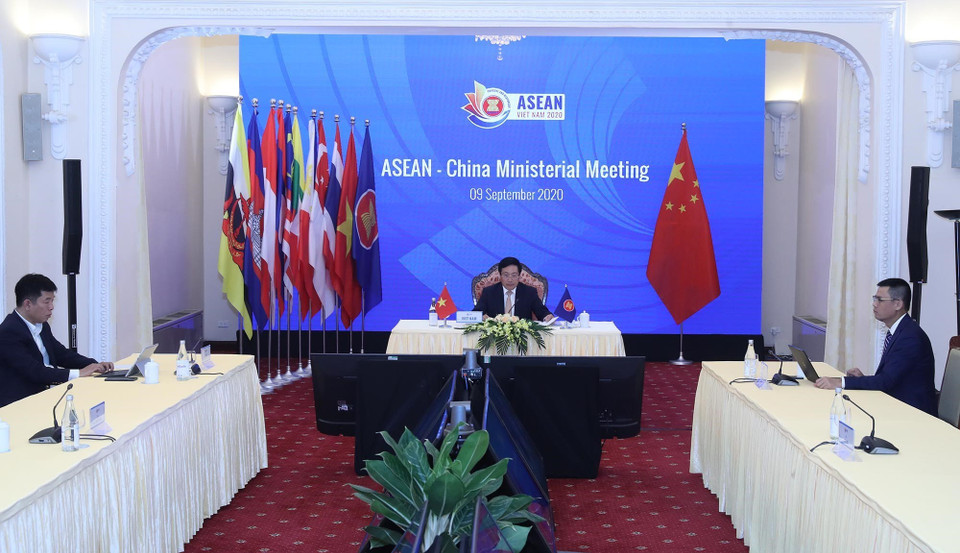 在第53届东盟外长会议和相关会议的框架内，约20场部长级会议将召开，并讨论及通过40份文件。越通社记者 林庆摄