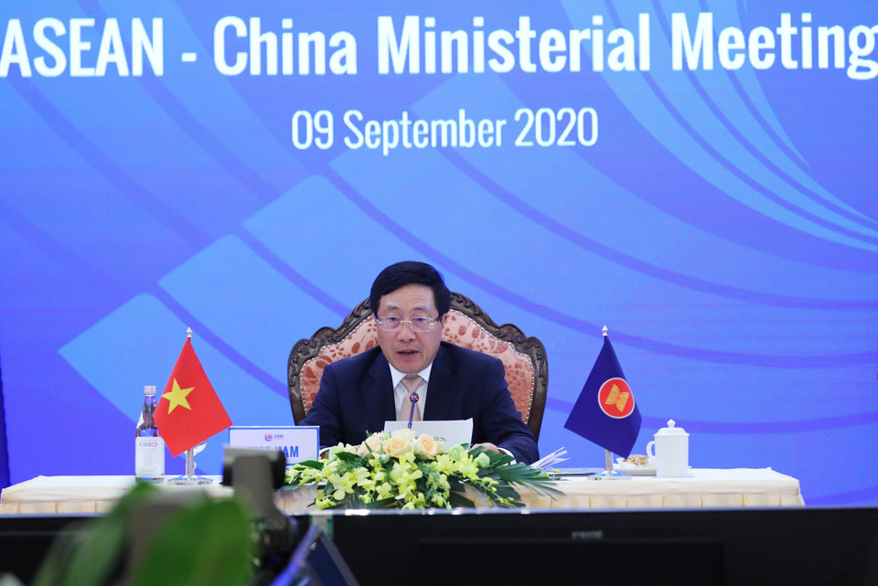 越南政府副总理兼外长、2020年东盟国家委员会主席范平明出席东盟-中国外长会议。越通社记者 林庆 摄