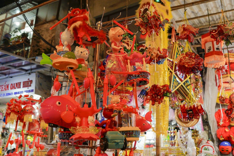 今年受到新冠肺炎疫情的影响，购买力下降，所以玩具价格跟2019年一样，没有涨价现象。越通社记者 明孝摄