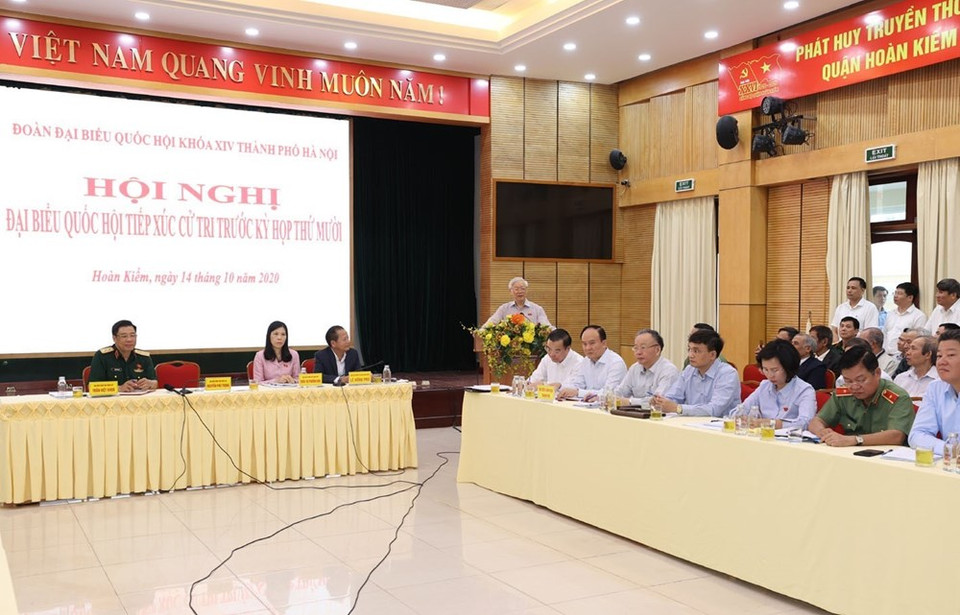 越共中央总书记、国家主席阮富仲在选民接待活动上发表讲话。越通社记者智勇摄