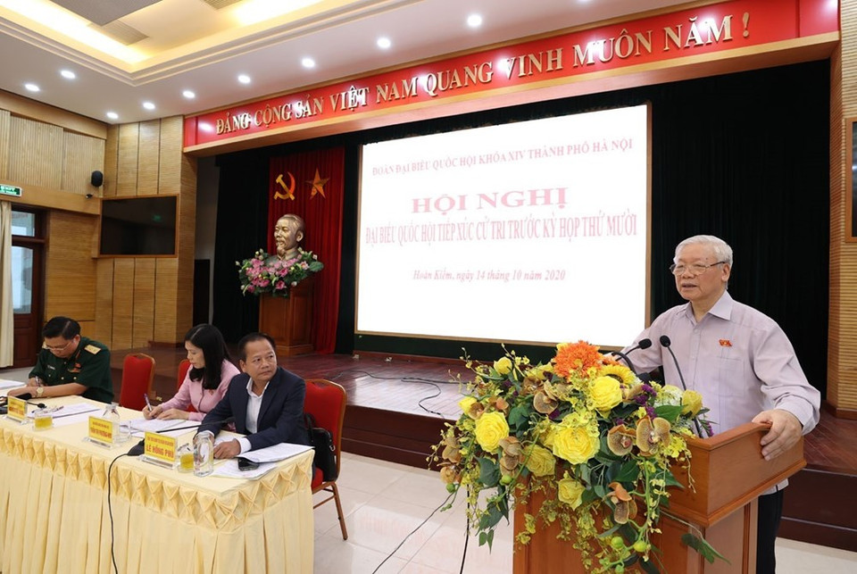 越共中央总书记、国家主席阮富仲在选民接待活动上发表讲话。越通社记者智勇摄