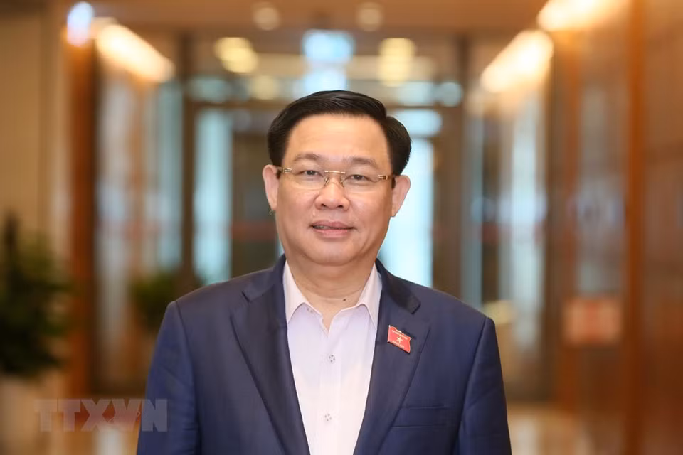 王廷惠同志历任河内财政会计大学（今财政学院）党委委员、副校长；国家审计署副审计长；国家审计署审计长；财政部部长；中央经济部部长；政府副总理等职务。图自越通社