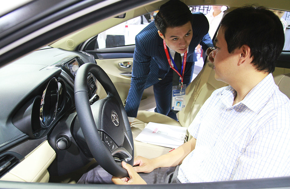 消费者尝试向盘后面的感觉（图片来源：人民报）