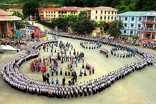 《乡会》（图片来源：hoabinh.gov.vn）