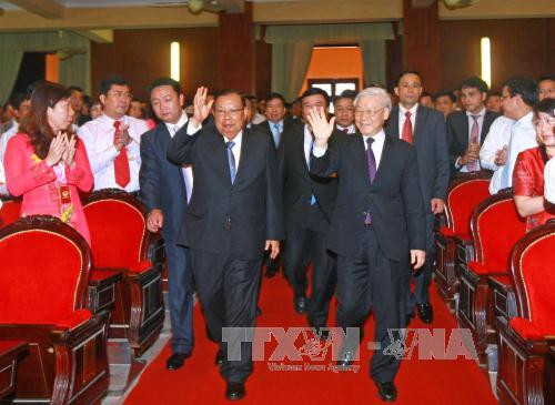  本扬·沃拉吉走访胡志明国家政治学院。