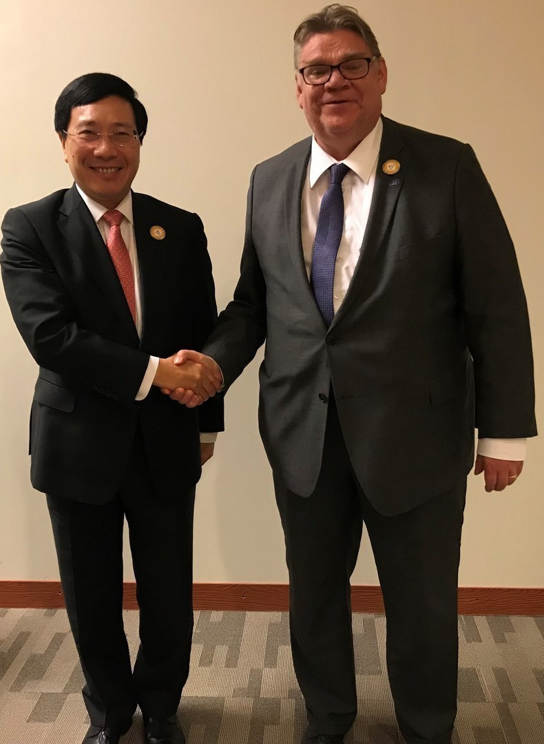 越南外长范平明会见芬兰外交部长蒂莫·索伊尼(Timo Soini)（图片来源：越通社）