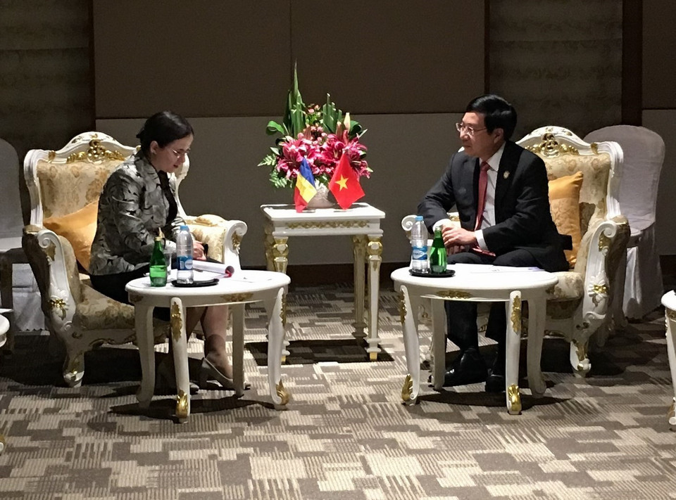 越南外长范平明会见罗马尼亚外长 莫妮卡（Monica Gheorghita）（图片来源：越通社）