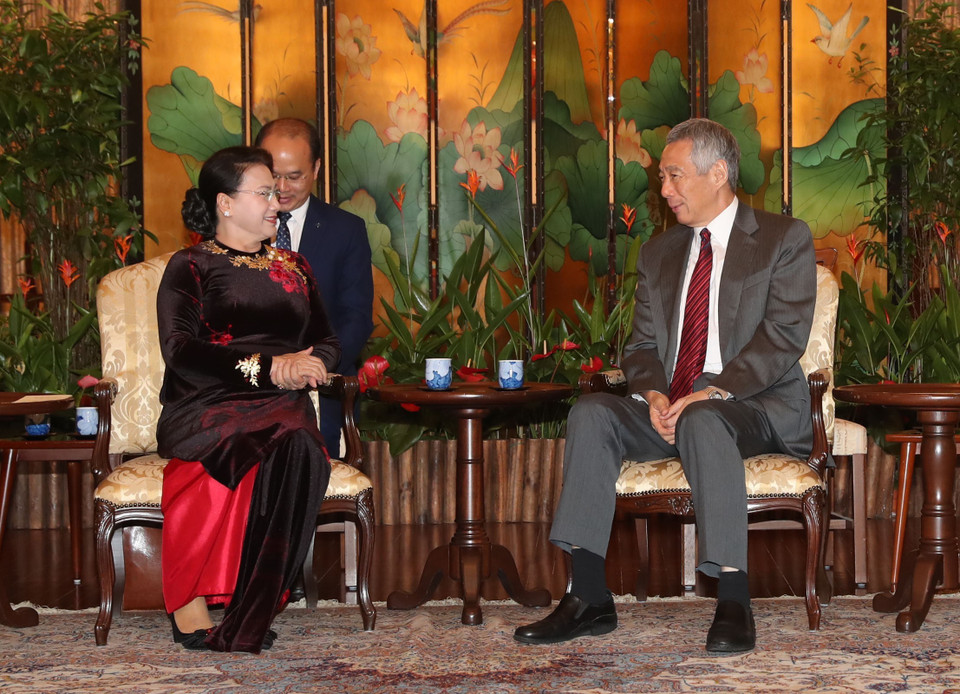 越南国会主席阮氏金银会见新加坡总理李显龙。越通社记者 仲德 摄