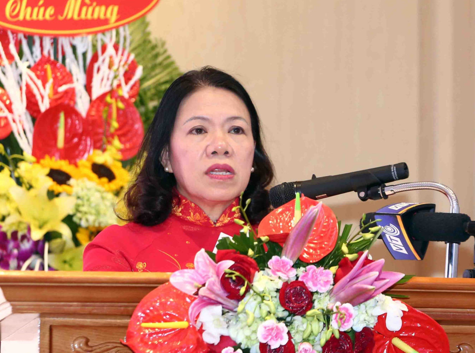 越南红十字协会主席阮氏春秋在会上发表讲话。（图片来源：越通社）