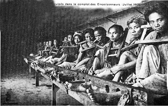 1908年河城投毒事件中被法国殖民政府逮捕的越军。图自越通社