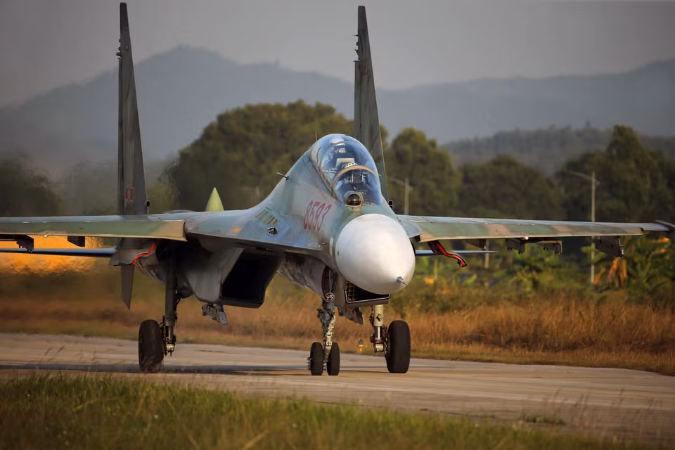 越南防空空军军种第371师团蓝山空军团的俄罗斯Su-30MK2歼击机。图自越通社