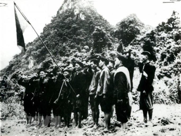 救国军在谅山省北山县展开训练。图自越通社