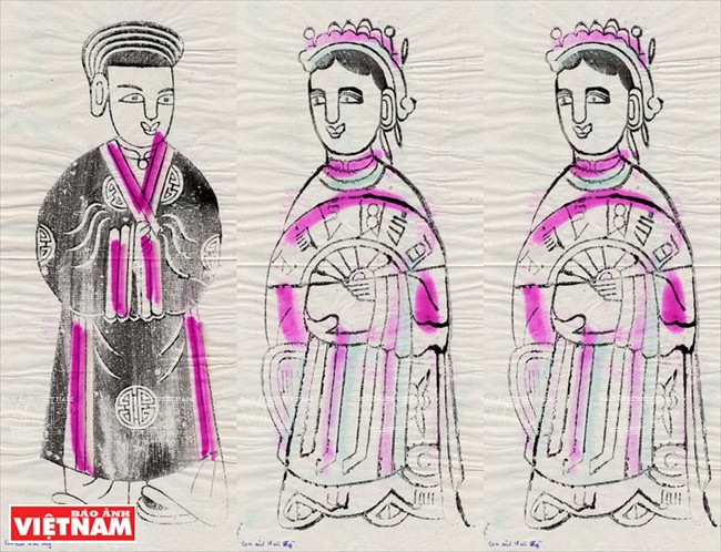 顺化人爱用盛村版画装饰供台。