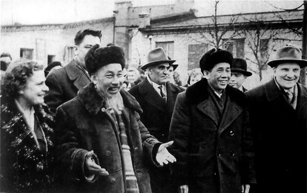 1961年10月，胡志明主席与越共中央第一书记黎笋出席苏联共产党第二十二次代表大会。图自越通社