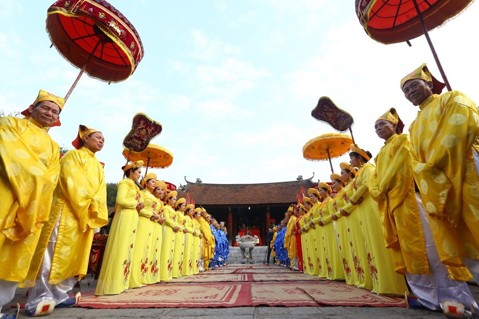 除了传统祭礼活动之外，古螺庙会期间还举行多种文化表演和体育竞赛。越通社记者 明决 摄