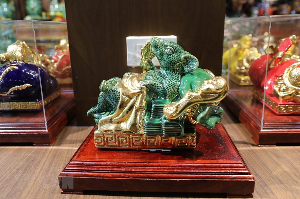 钵场陶瓷村每家商店都有自己的独特产品。越通社记者 成达 摄