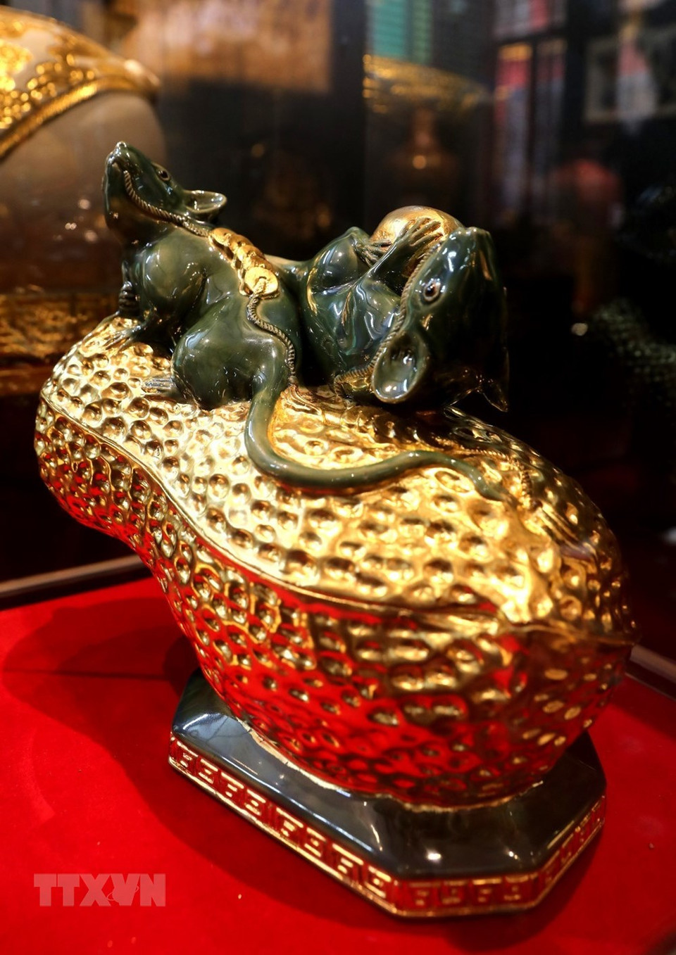 老鼠是十二生肖之首，是机警应变，善处逆境，子孙繁衍，家业兴旺的象征。越通社记者 成达 摄