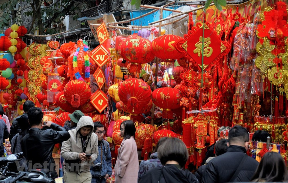 马行街早就成为河内市专门出售各种春节装饰品的地方。越通社记者 明孝 摄