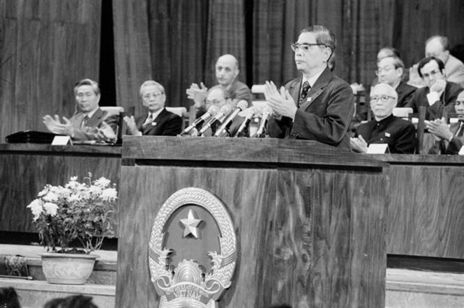 在越共第六届全国代表大会上当选总书记后，阮文灵总书记强调，本次大会标志着党在领导战略的继承和革新。他表示：“没有任何阻力能阻挡我们向前迈进”。图自越通社