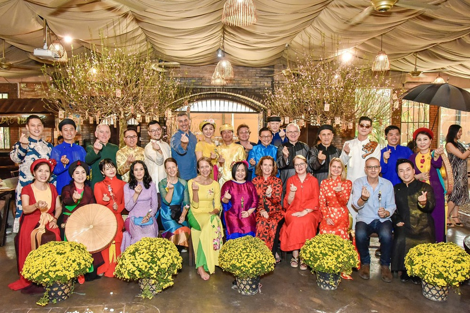 色彩鲜艳的传统奥戴和富有特色的美食为推广越南文化价值做出重要贡献。图自越通社