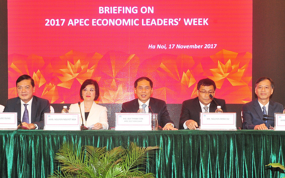 越南向外国驻河内代表处和国际组织通报APEC领导人会议周的结果。（图片来源：越通社）