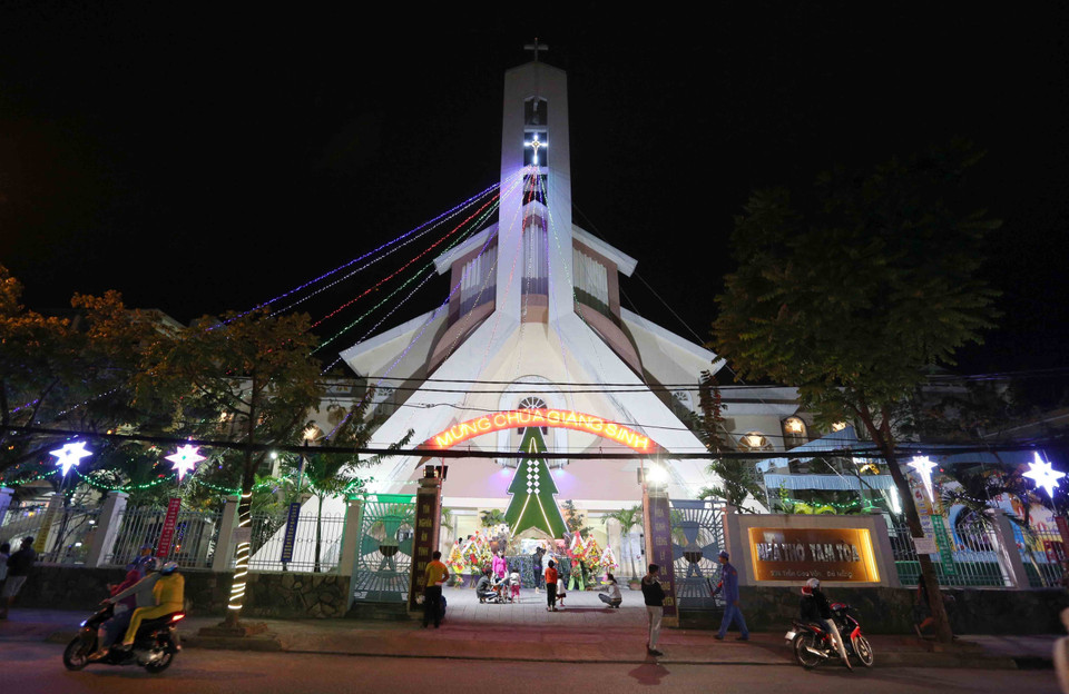 岘港市居民喜迎圣诞节（图片来源：越通社）