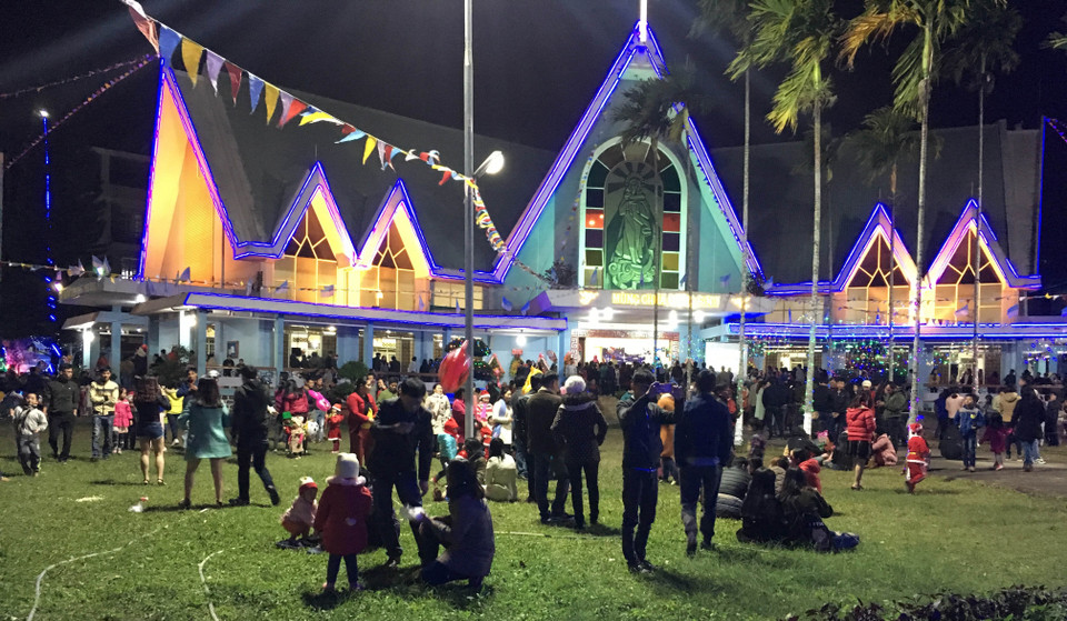 嘉莱省居民喜迎圣诞节的气氛（图片来源：越通社）