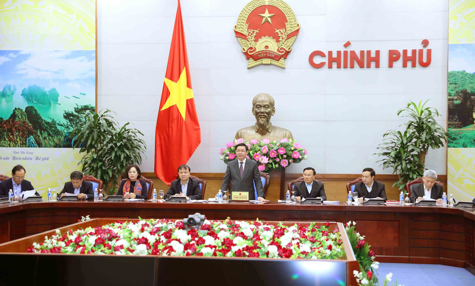 王廷惠副总理主持越南政府价格调控指导委员会会议。（越通社记者芳花 摄）