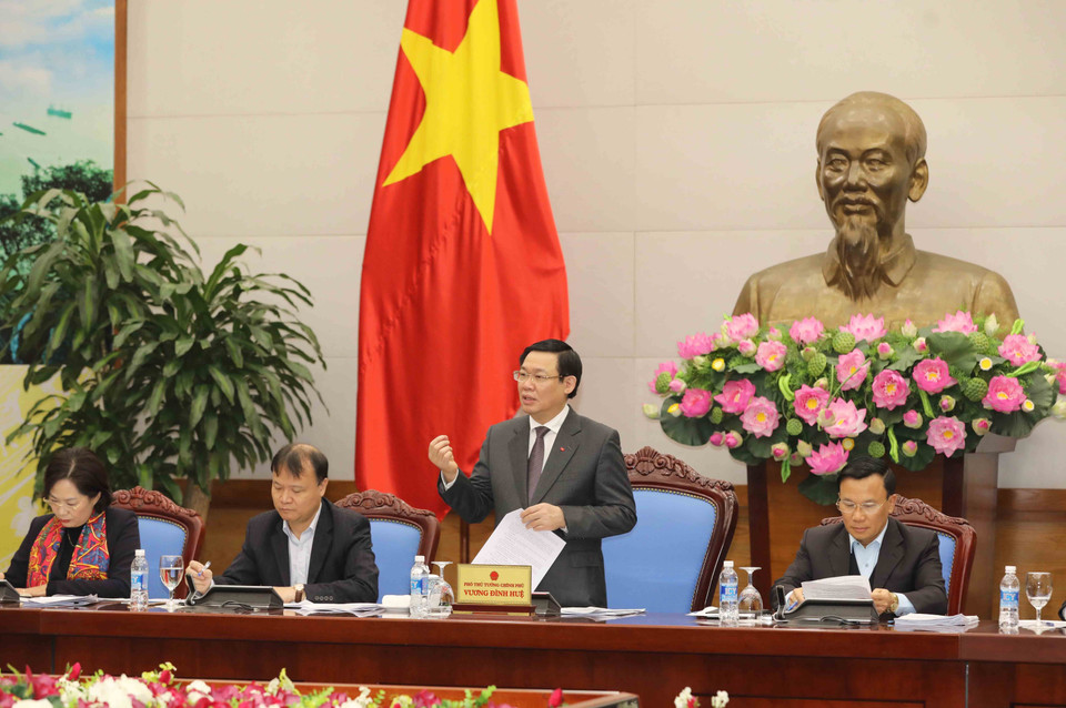 王廷惠副总理主持越南政府价格调控指导委员会会议。（越通社记者芳花 摄）