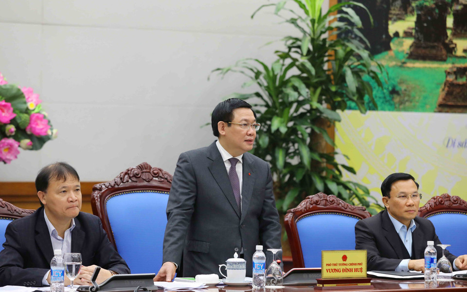 王廷惠副总理主持越南政府价格调控指导委员会会议。（越通社记者芳花 摄）