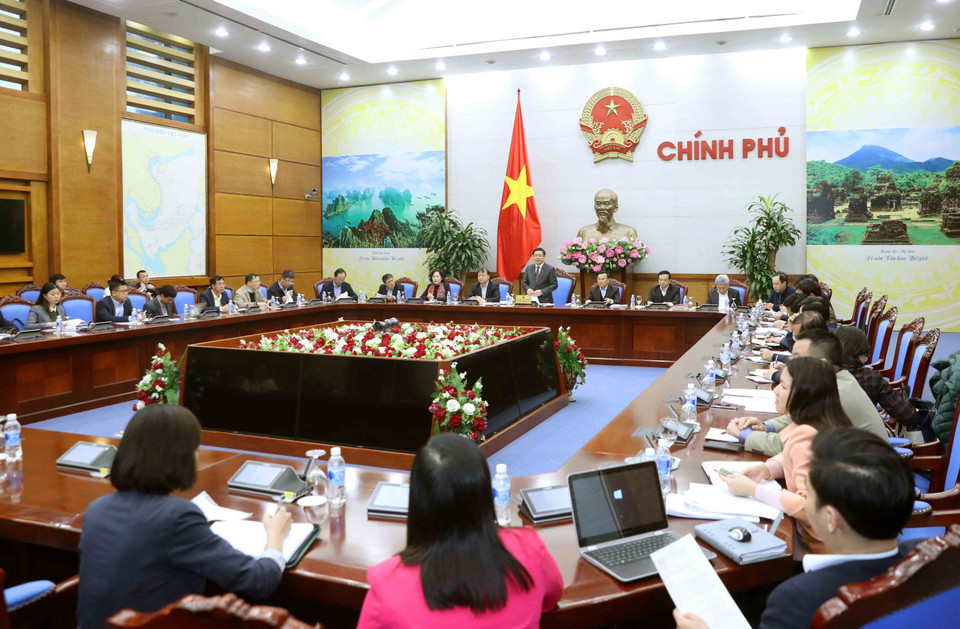 王廷惠副总理主持越南政府价格调控指导委员会会议。（越通社记者芳花 摄）
