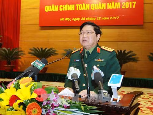 越共中央政治局委员、中央军委副书记、国防部长吴春历大将发表讲话。（图片来源：越通社）