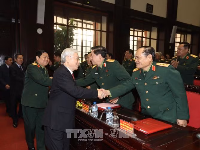 阮富仲同与会代表。（图片来源：越通社）