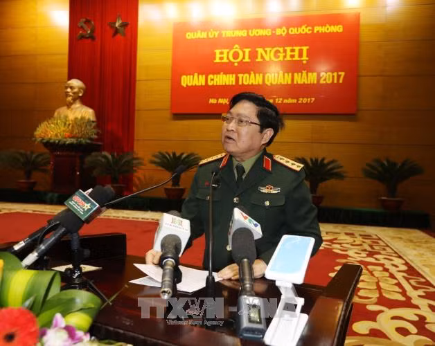 越共中央政治局委员、中央军委副书记、国防部长吴春历大将发表讲话。（图片来源：越通社）