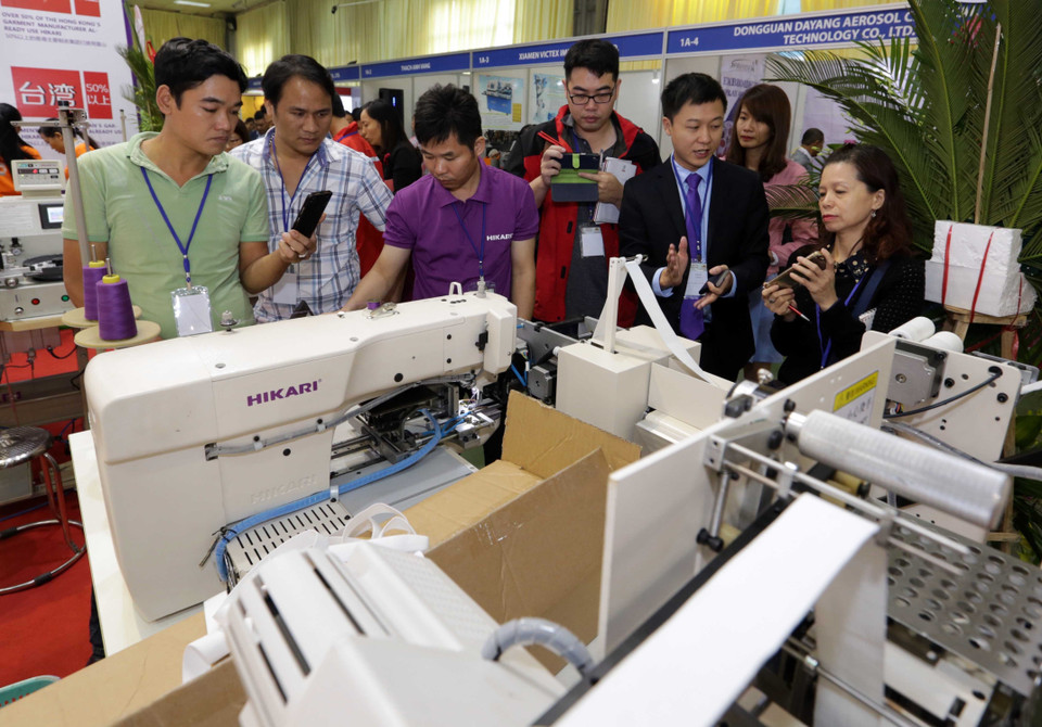 越南国际纺织面料及服装辅料展览会展出的产品。（图片来源：越通社）