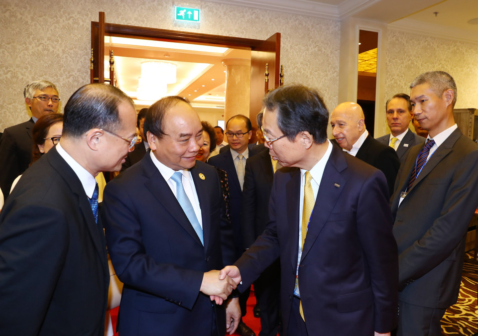 越南政府总理阮春福会见出席2017年APEC领导人会议周的国内外经济集团代表。越通社记者统一 摄