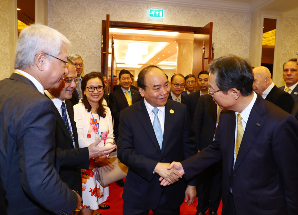 越南政府总理阮春福会见出席2017年APEC领导人会议周的国内外经济集团代表。越通社记者统一 摄