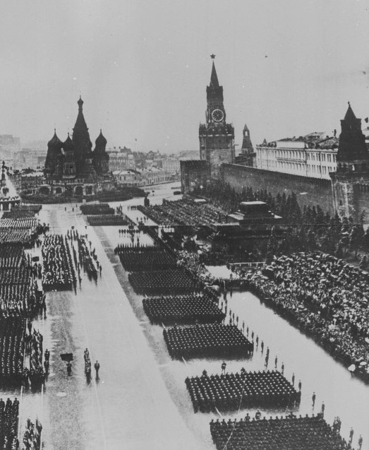1945年6月24日在莫斯科红场举行的游行活动。（越通社资料图）