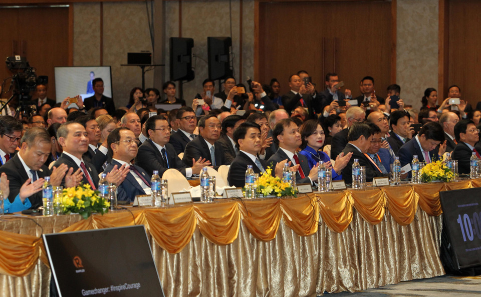 出席2017年APEC工商领导人峰会的代表们。（图片来源：越通社）