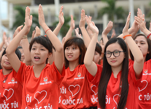 题为“我爱我的祖国”青年见面活动吸引许多年轻人参加。(图片来源：人民报)