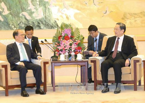  此前，越南国会主席阮生雄会见中共中央政治局常务委员、中国人民政治协商会议主席俞正声。