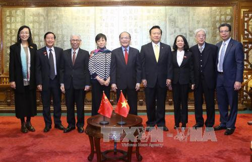  越南国会主席阮生雄在北京会见了中国人民对外友好协会会长李小林。