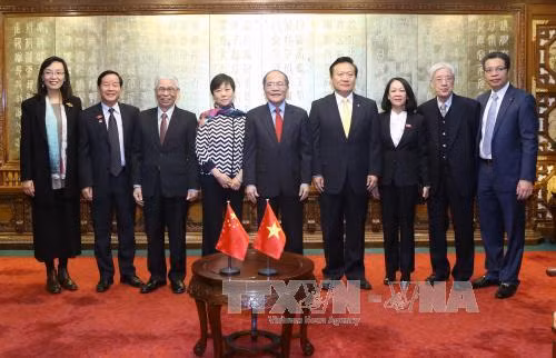  越南国会主席阮生雄在北京会见了中国人民对外友好协会会长李小林。