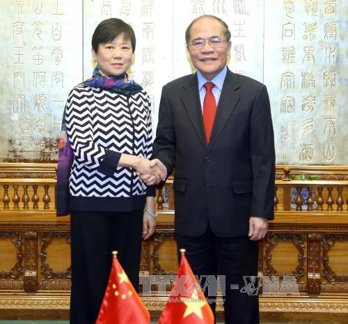  越南国会主席阮生雄在北京会见了中国人民对外友好协会会长李小林。