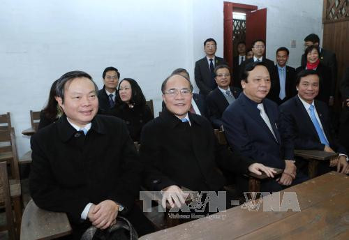  越南国会主席阮生雄一行参观了位于广州市的越南青年革命同志会旧址。（图片来源：越通社）