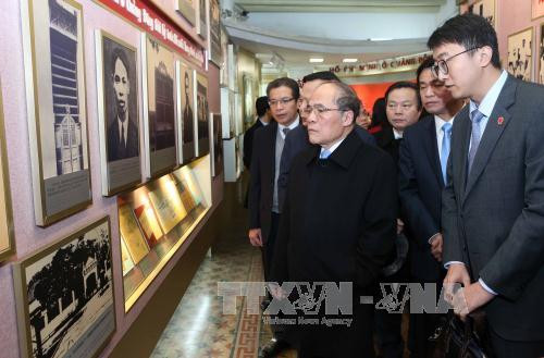 越南国会主席阮生雄一行参观了位于广州市的越南青年革命同志会旧址。（图片来源：越通社）